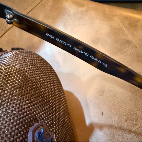 Maui Jim Polarized Brown Sunglasses with Case - Picture 3 of 9